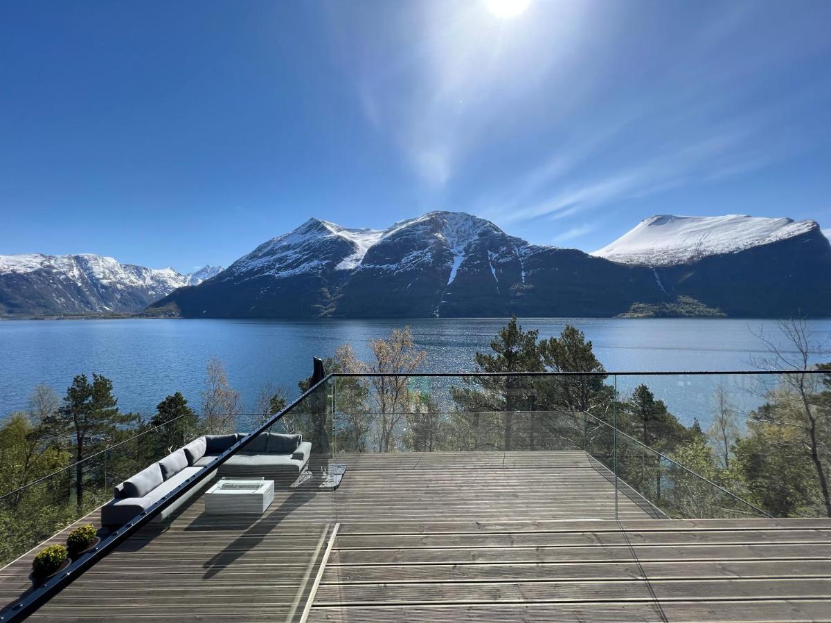 Villa Kristina / Andalsnes Torvik المظهر الخارجي الصورة