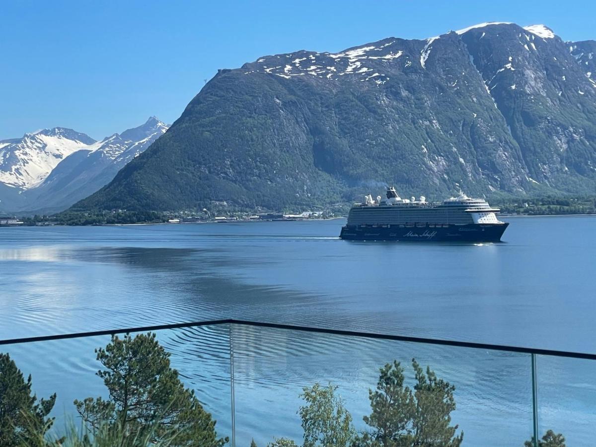 Villa Kristina / Andalsnes Torvik المظهر الخارجي الصورة